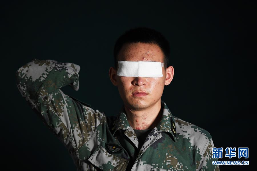 （圖文互動(dòng)）（1）新時(shí)代最可愛(ài)的人——“時(shí)代楷模”“排雷英雄戰(zhàn)士”杜富國(guó)采訪手記