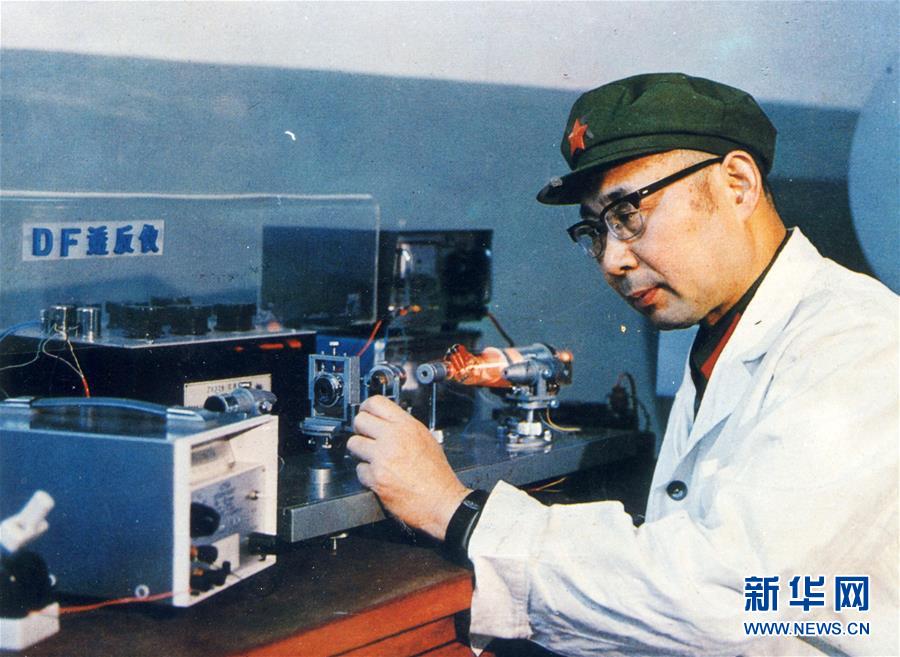 （愛國(guó)情 奮斗者·圖文互動(dòng)）（2）永不停轉(zhuǎn)的“陀螺”——追記中國(guó)工程院院士、國(guó)防科技大學(xué)教授高伯龍
