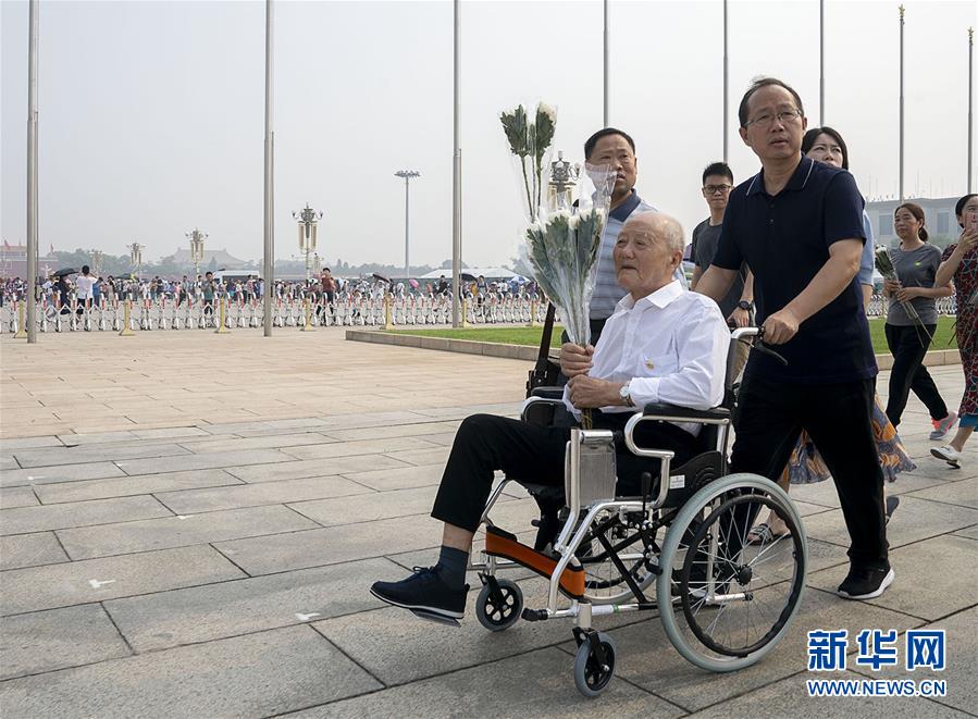 （壯麗70年·奮斗新時代——共和國榮光）（2）張富清：緊跟黨走，做黨的好戰(zhàn)士