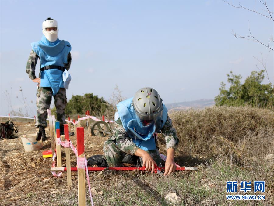 （新華全媒頭條·圖文互動(dòng)）（12）沿著中國(guó)特色強(qiáng)軍之路闊步前進(jìn)——黨中央、中央軍委領(lǐng)導(dǎo)推進(jìn)國(guó)防和軍隊(duì)建設(shè)70年紀(jì)實(shí)