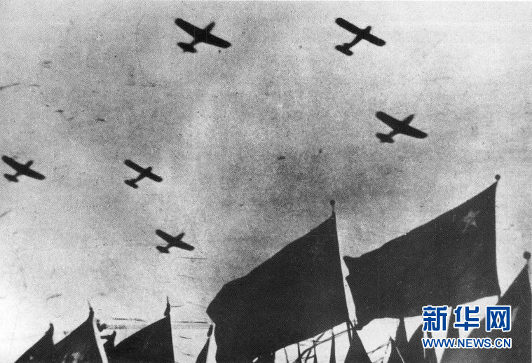 （新華全媒頭條·人民空軍70年·圖文互動(dòng)）（1）陽光照耀奮飛的航程——黨中央、中央軍委和習(xí)主席關(guān)心人民空軍建設(shè)發(fā)展紀(jì)實(shí)
