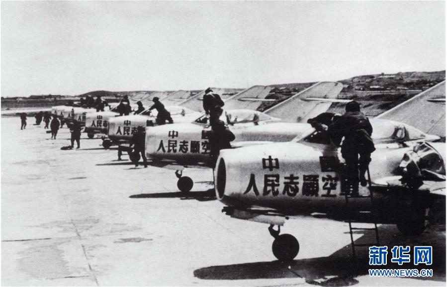 （新華全媒頭條·人民空軍70年·圖文互動(dòng)）（3）陽光照耀奮飛的航程——黨中央、中央軍委和習(xí)主席關(guān)心人民空軍建設(shè)發(fā)展紀(jì)實(shí)