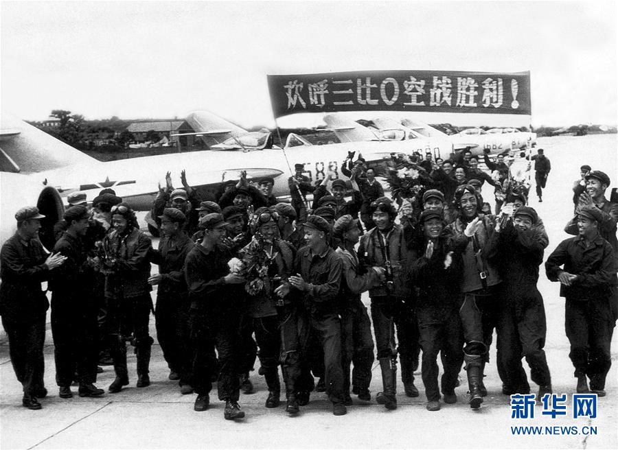 （新華全媒頭條·人民空軍70年·圖文互動(dòng)）（4）陽光照耀奮飛的航程——黨中央、中央軍委和習(xí)主席關(guān)心人民空軍建設(shè)發(fā)展紀(jì)實(shí)