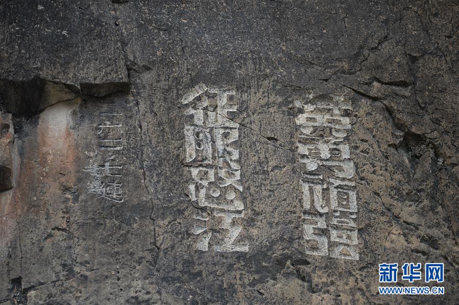 （新華全媒頭條·圖文互動）（7）格?；ㄩ_滿天路——寫在川藏公路通車65周年之際