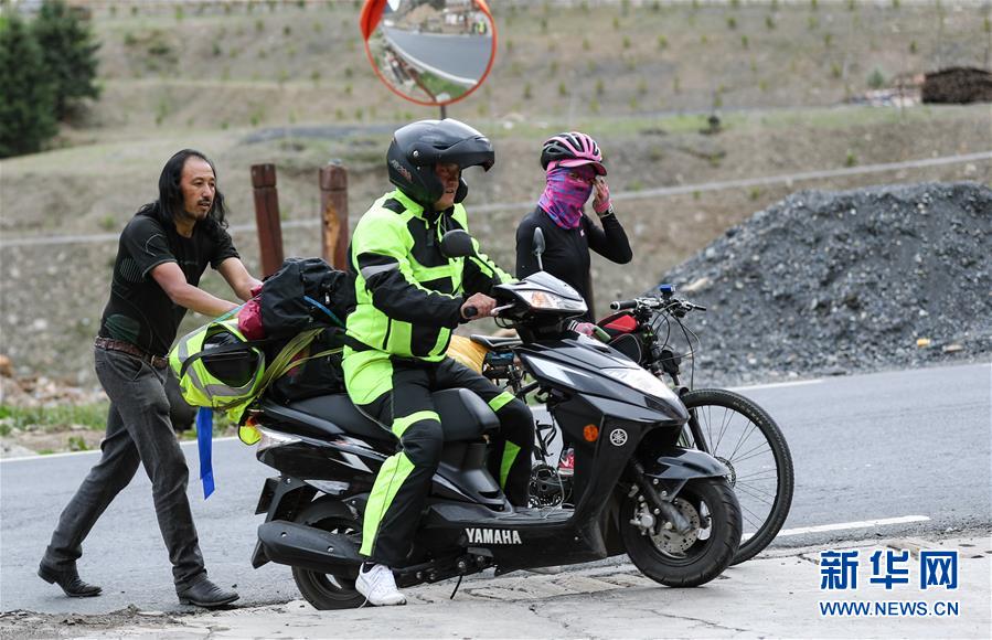 （新華全媒頭條·圖文互動）（10）格?；ㄩ_滿天路——寫在川藏公路通車65周年之際