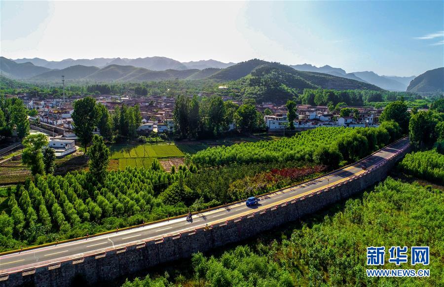 （新華全媒頭條·圖文互動(dòng)）（6）上下同心再出發(fā)——習(xí)近平總書(shū)記同出席2019年全國(guó)兩會(huì)人大代表、政協(xié)委員共商國(guó)是紀(jì)實(shí)