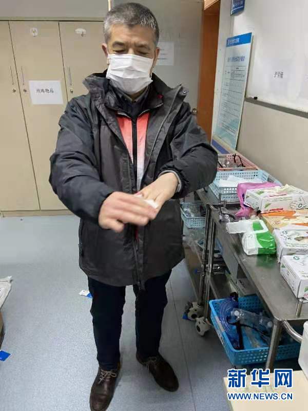 （新華全媒頭條·圖文互動(dòng)）（3）戰(zhàn)紅區(qū)！——發(fā)生在武漢抗疫隔離病房?jī)?nèi)的故事