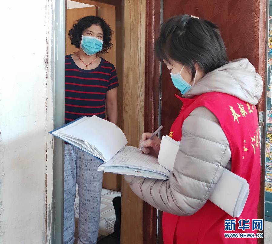 （聚焦疫情防控·圖文互動）“標(biāo)兵舉黨旗，跟我一起上”——吉林“小巷總理”戰(zhàn)“疫”記