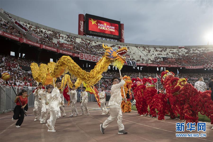 （新華全媒頭條·圖文互動(dòng)）（7）聽(tīng)，人類(lèi)命運(yùn)共同體的大合唱——中國(guó)同國(guó)際社會(huì)攜手抗擊新冠肺炎疫情述評(píng)
