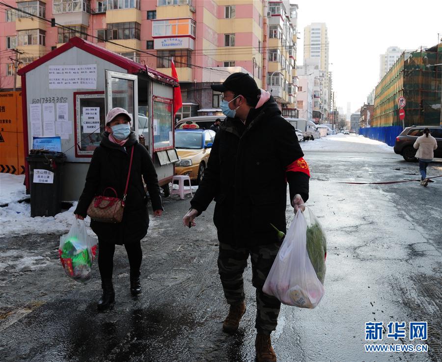 （聚焦疫情防控·圖文互動）（1）不知你是誰，知你為了誰——社區(qū)戰(zhàn)“疫”志愿者群像
