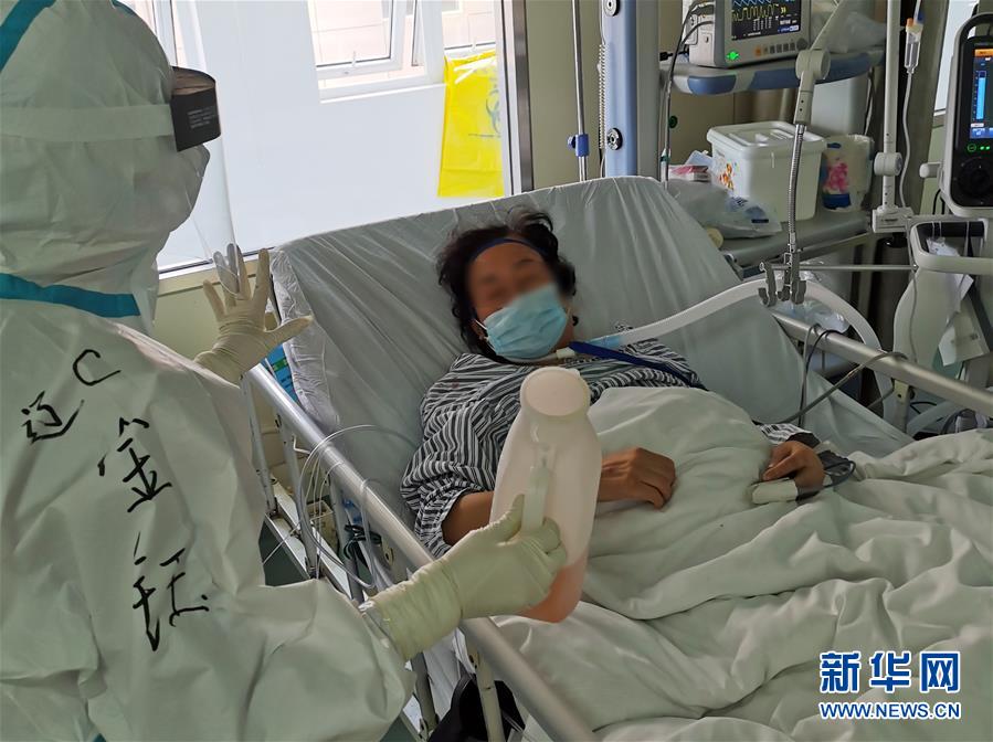 （一線抗疫群英譜·圖文互動(dòng)）（5）生命之光，溫暖“無(wú)面之交”——記抗疫一線重癥監(jiān)護(hù)室90后護(hù)士金鈺 