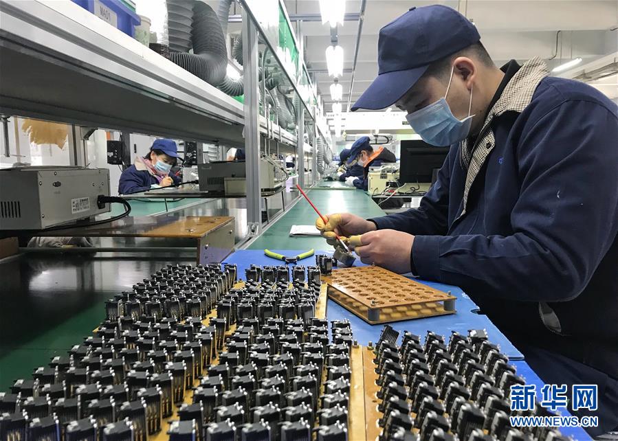 （在習近平新時代中國特色社會主義思想指引下——新時代新作為新篇章·習近平總書記關(guān)切事·圖文互動）（1）精準發(fā)力抓統(tǒng)籌——各地落實“分區(qū)分級”有序恢復(fù)生產(chǎn)生活