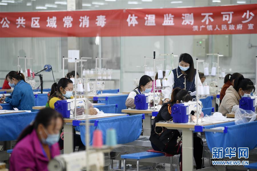 （新華全媒頭條·在習近平新時代中國特色社會主義思想指引下——新時代新作為新篇章·圖文互動）（7）同心戰(zhàn)“疫”彰顯人民至上——各地各部門貫徹落實習近平總書記重要指示精神統籌推進疫情防控和經濟社會發(fā)展 