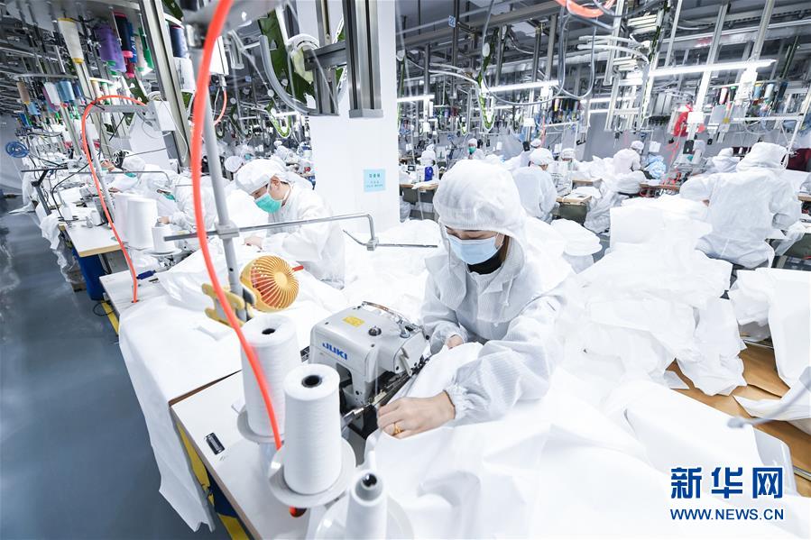 （新華全媒頭條·在習近平新時代中國特色社會主義思想指引下——新時代新作為新篇章·圖文互動）（12）同心戰(zhàn)“疫”彰顯人民至上——各地各部門貫徹落實習近平總書記重要指示精神統籌推進疫情防控和經濟社會發(fā)展 