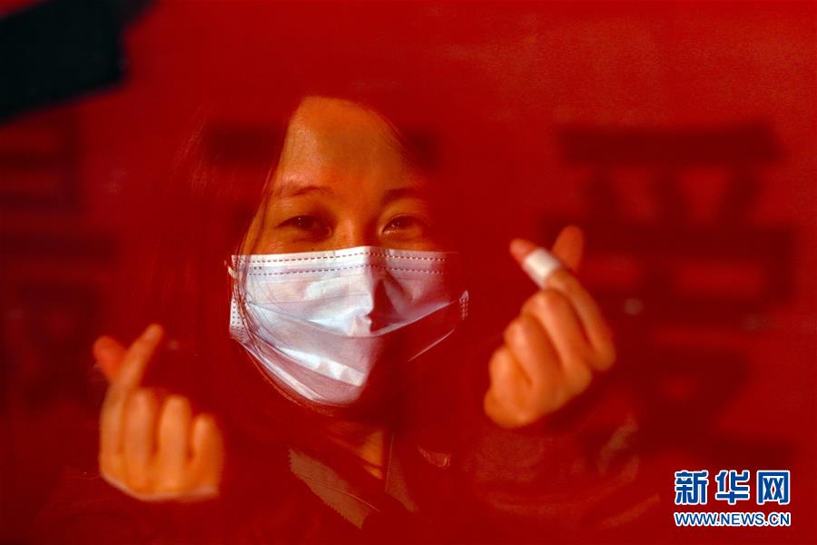 （新華全媒頭條·圖文互動）（5）最美逆行者，武漢永遠記得你！——首批援鄂醫(yī)療隊返程紀實