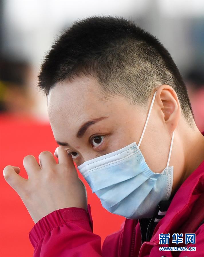 （新華全媒頭條·圖文互動）（11）最美逆行者，武漢永遠記得你！——首批援鄂醫(yī)療隊返程紀實