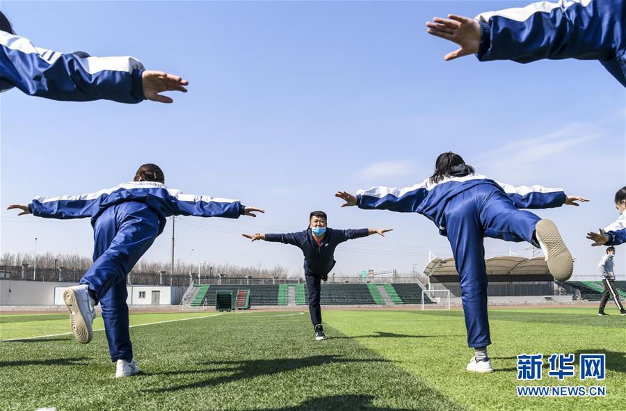 （圖文互動(dòng)）（8）“早”安同學(xué)，“早”安老師！——新疆初高中畢業(yè)班復(fù)課一周回訪見聞