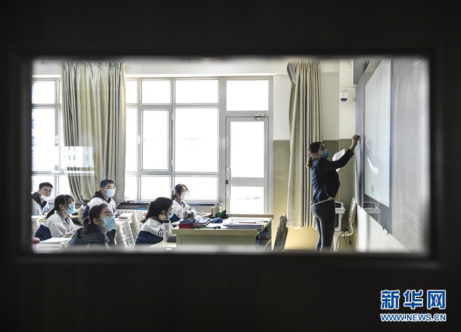 （圖文互動(dòng)）（10）“早”安同學(xué)，“早”安老師！——新疆初高中畢業(yè)班復(fù)課一周回訪見聞