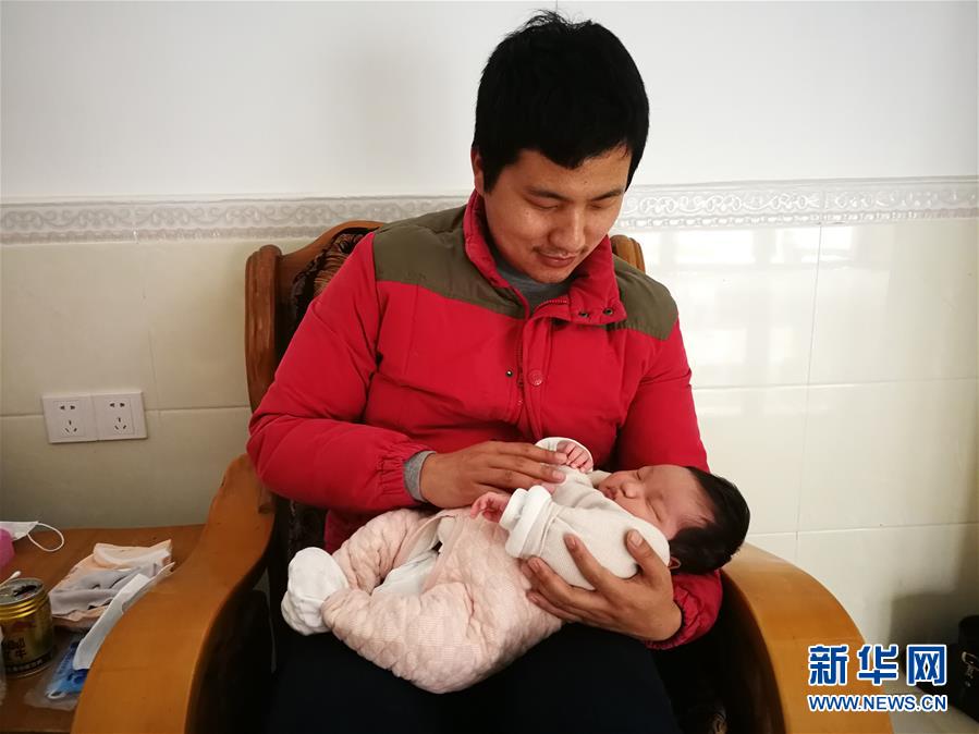 （一線抗疫群英譜·圖文互動）（7）羅文浩：“女兒，你的名字里有溫暖，有榮光！”