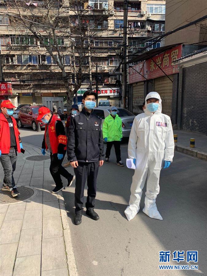 （習近平致敬的戰(zhàn)“疫”英雄·公安干警篇·圖文互動）（6）他們，抗疫一線鑄警魂