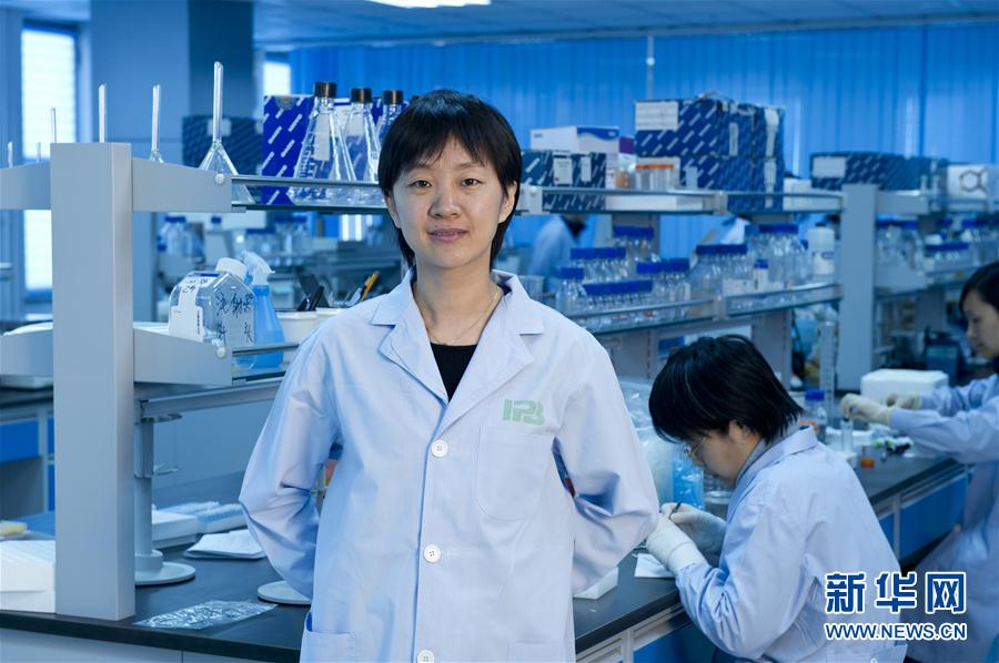 （習近平致敬的戰(zhàn)“疫”英雄·科技工作者篇·圖文互動）（1）他們，爭分奪秒與病魔較量