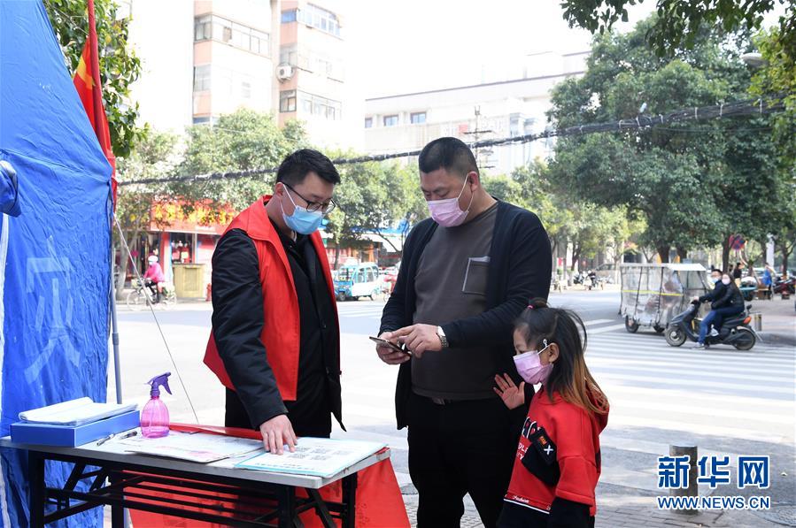（一線抗疫群英譜·圖文互動(dòng)）（1）“再年輕，也要學(xué)做頂梁柱”——記“95后”干警李文超