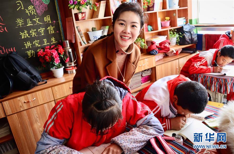 （在習(xí)近平新時(shí)代中國(guó)特色社會(huì)主義思想指引下——新時(shí)代新作為新篇章·習(xí)近平總書記關(guān)切事·圖文互動(dòng)）（4）青春的顏色是什么？