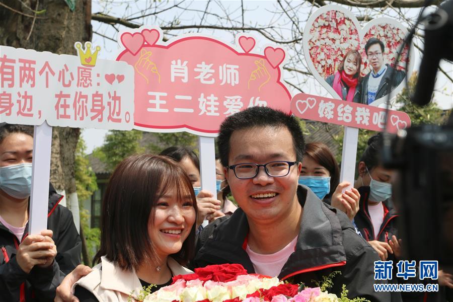 （新華全媒頭條·圖文互動）（12）“我看不見你的樣子，但我知道你是誰”——寫在國際護(hù)士節(jié)來臨之際