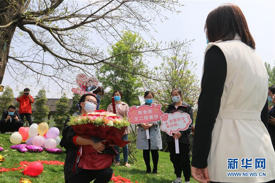 （新華全媒頭條·圖文互動）（13）“我看不見你的樣子，但我知道你是誰”——寫在國際護(hù)士節(jié)來臨之際