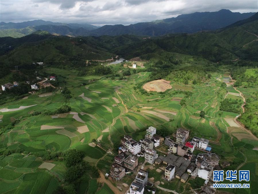（在習(xí)近平新時(shí)代中國(guó)特色社會(huì)主義思想指引下——新時(shí)代新作為新篇章·習(xí)近平總書記關(guān)切事·圖文互動(dòng)）（4）新生活、新盼頭——脫貧攻堅(jiān)新形勢(shì)速覽