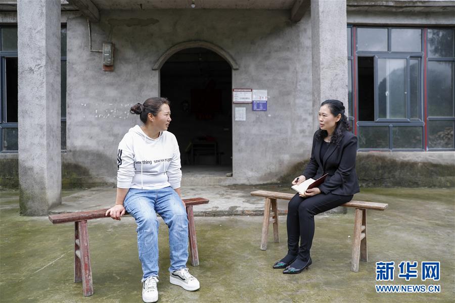 （兩會(huì)人物·圖文互動(dòng)）（4）帶娃、賺錢兩不誤——一位農(nóng)民工代表眼中的脫貧新工作