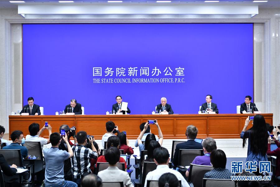 （新華全媒頭條·“抗擊疫情的中國行動”白皮書·圖文互動）（1）人民至上、生命至上的中國答卷——從白皮書看中國抗擊疫情歷程