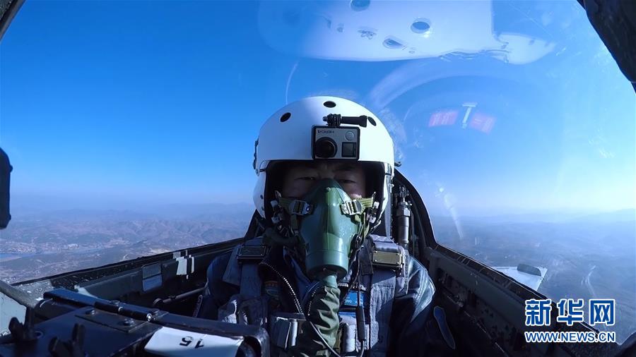 （圖文互動(dòng)）（4）5290小時(shí)！中國(guó)空軍殲擊機(jī)飛行紀(jì)錄保持者光榮停飛