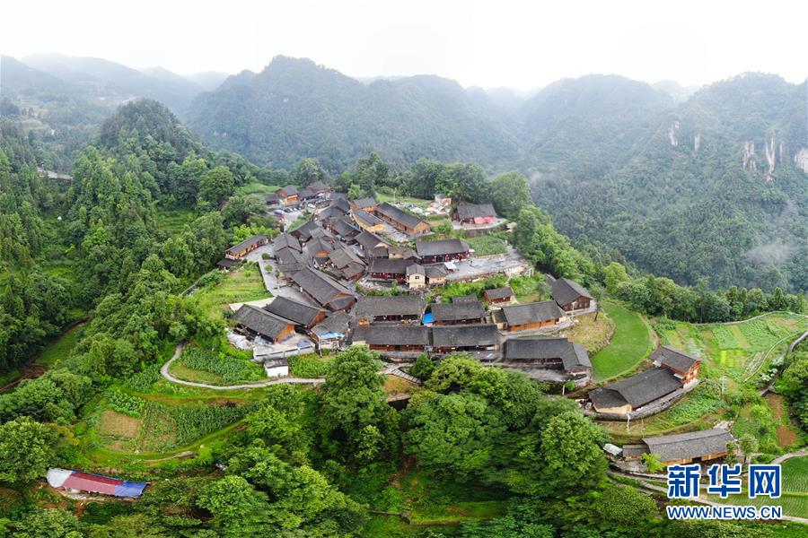 （新華全媒頭條·走向我們的小康生活·圖文互動(dòng)）（7）那山，那人，那苗寨——十八洞村三代人的奮斗史