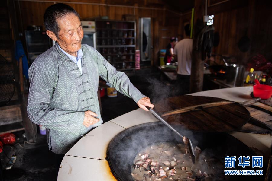 （新華全媒頭條·走向我們的小康生活·圖文互動(dòng)）（8）那山，那人，那苗寨——十八洞村三代人的奮斗史