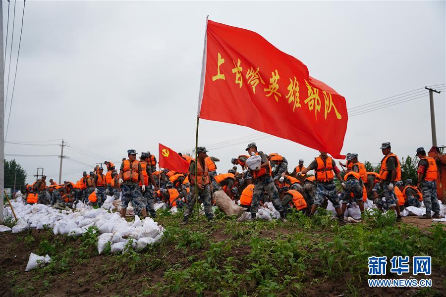 （防汛抗洪·圖文互動(dòng)）（4）洪水不退，子弟兵誓死不退——解放軍和武警部隊(duì)官兵參與洪澇災(zāi)害搶險(xiǎn)救援記事