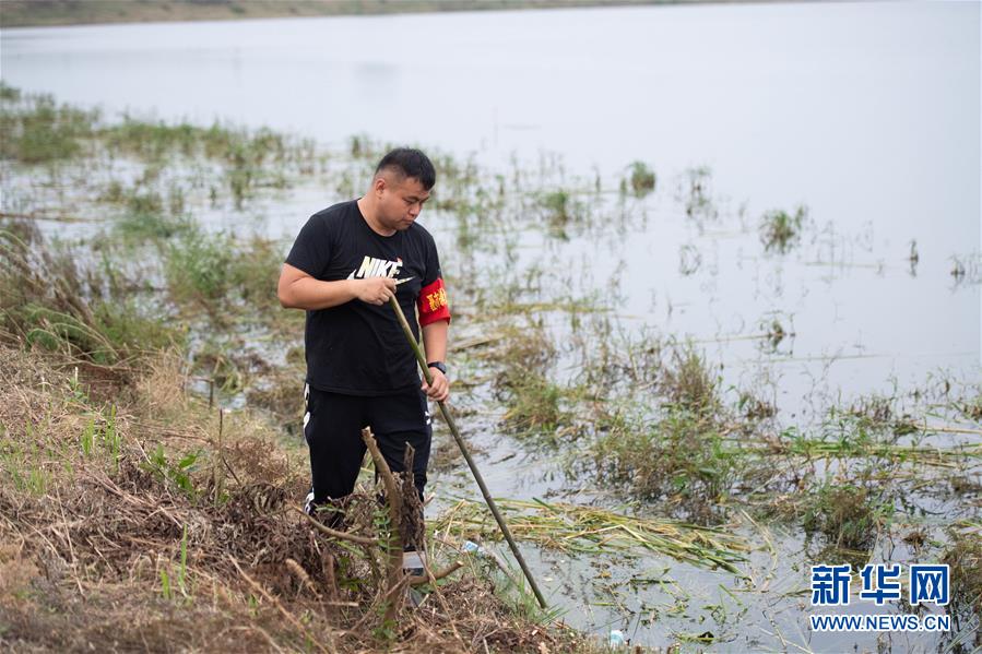 （防汛抗洪·圖文互動）（2）在大堤上成長，為人民守護——洪水中的青年“生力軍”
