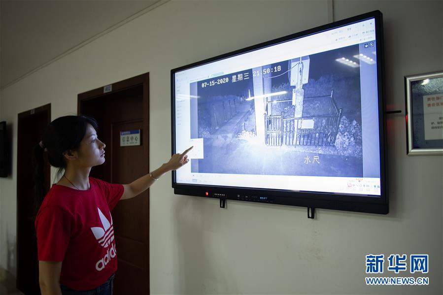 （防汛抗洪·圖文互動）（5）在大堤上成長，為人民守護——洪水中的青年“生力軍”