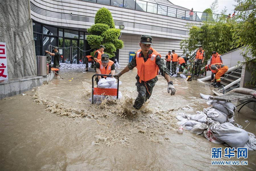 （防汛抗洪·圖文互動）（4）筑起防大汛的堅強防線——重慶防御長江、嘉陵江過境洪峰現(xiàn)場記錄