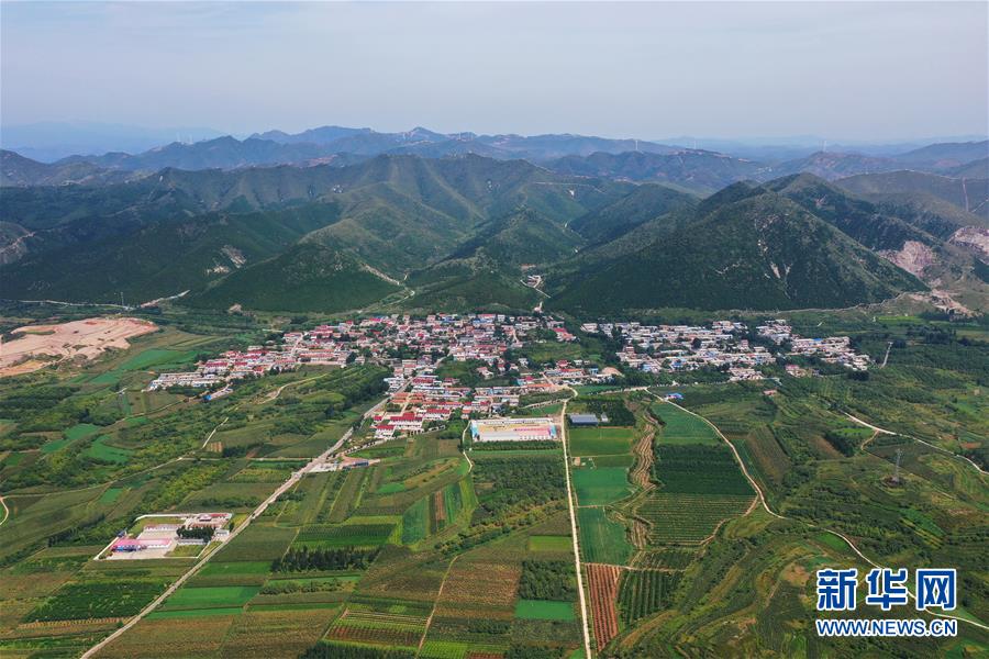 （新華全媒頭條·走向我們的小康生活·圖文互動）（13）長城腳下，小康村串成“珍珠鏈”