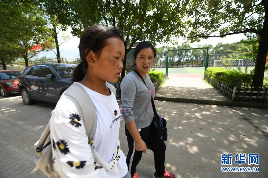 （熱點鮮報·圖文互動）（1）為了大涼山的下一代，她奔赴在助學路上