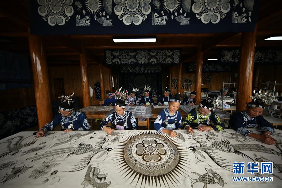 #（決戰(zhàn)決勝脫貧攻堅(jiān)·圖文互動(dòng)）（5）一個(gè)小鎮(zhèn)“撬動(dòng)”整縣脫貧——社會扶貧的貴州丹寨樣板