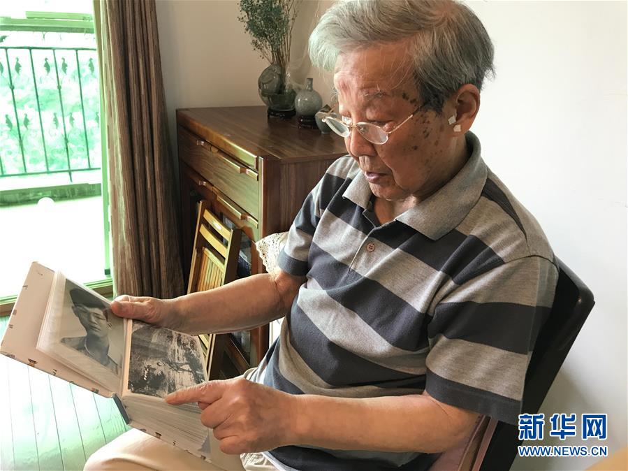 （紀念抗美援朝70周年·圖文互動）戰(zhàn)地金達萊，花兒為誰開？——記志愿軍老戰(zhàn)士文工隊員任紅舉