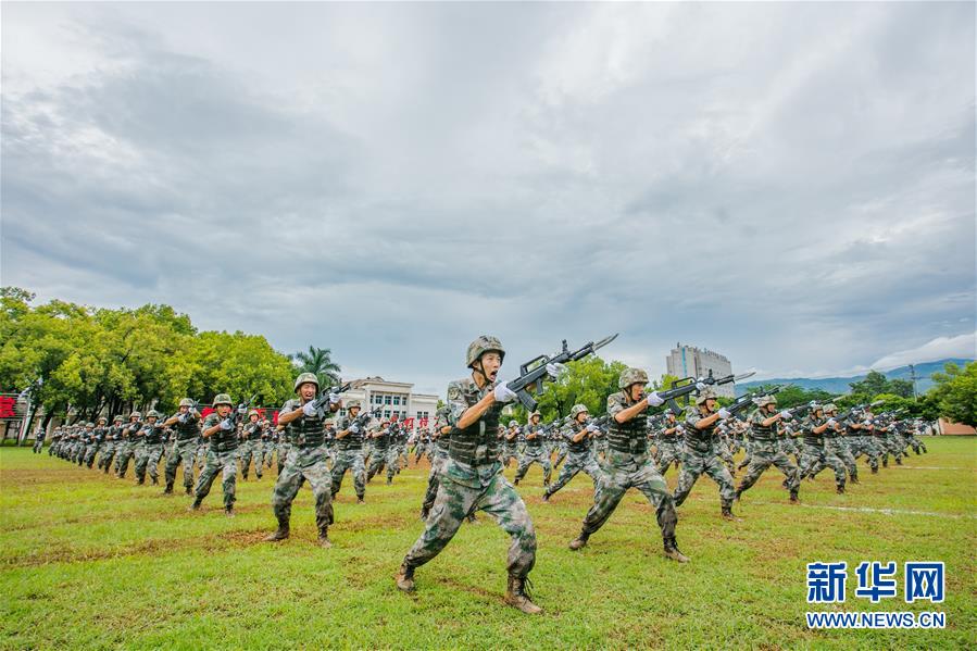 （在習(xí)近平強(qiáng)軍思想指引下·我們?cè)趹?zhàn)位報(bào)告·圖文互動(dòng)）（2）千里移防，鐵心跟黨走——南部戰(zhàn)區(qū)陸軍第75集團(tuán)軍某紅軍旅政治建軍、練兵備戰(zhàn)記事