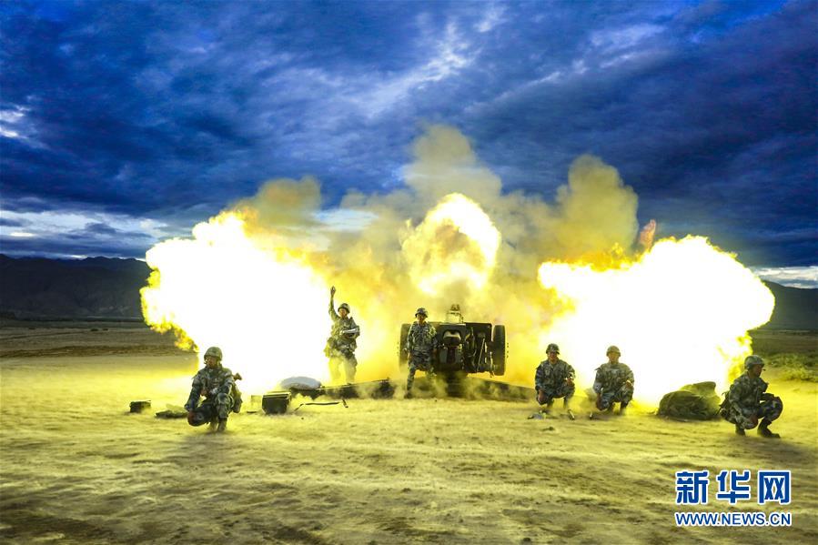 （在習近平強軍思想指引下·我們在戰(zhàn)位報告·圖文互動）（1）朵朵傘花綻放，勝戰(zhàn)精兵天降——空降兵部隊某旅教導員余海龍帶領官兵傳承黃繼光精神記事