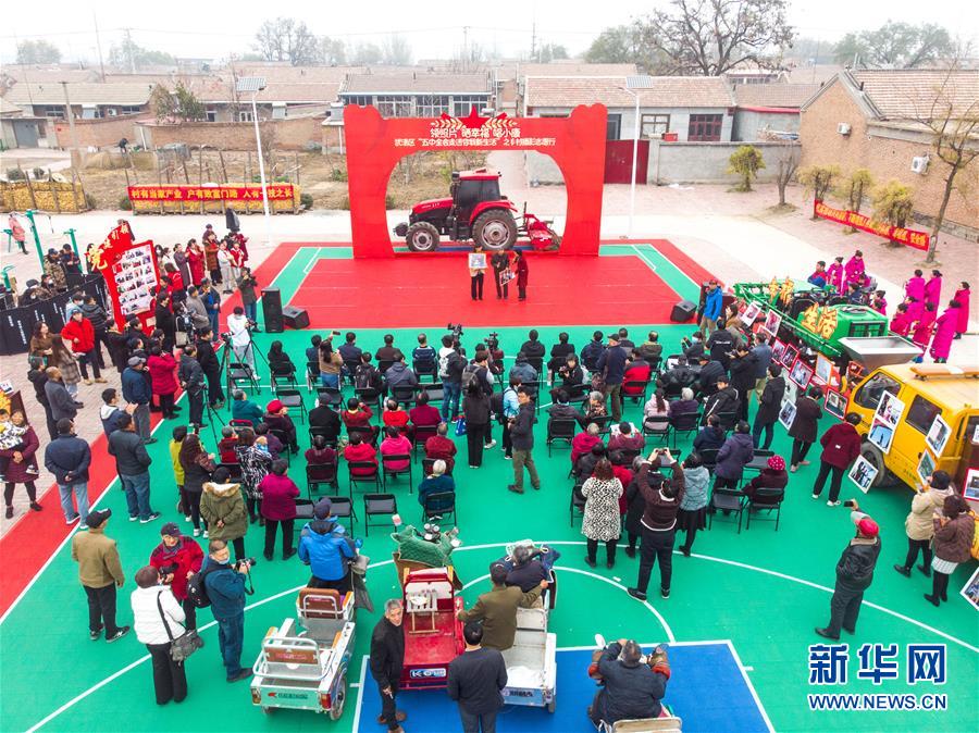 （五中全會精神在基層·圖文互動）（1）天津、福建、廣東、云南等地創(chuàng)新形式讓黨的十九屆五中全會精神“飛入尋常百姓家”