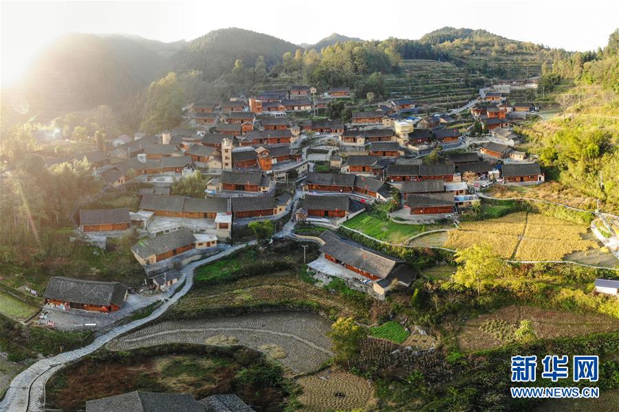 （新華全媒頭條·兩會特別報道·圖文互動）（1）從取得決定性成就到奪取全面勝利——從全國兩會看決戰(zhàn)決勝脫貧攻堅(jiān)