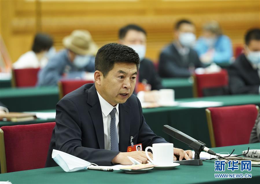 （新華全媒頭條·圖文互動）（5）從人民中汲取磅礴力量——習(xí)近平總書記同出席2020年全國兩會人大代表、政協(xié)委員共商國是紀(jì)實(shí)