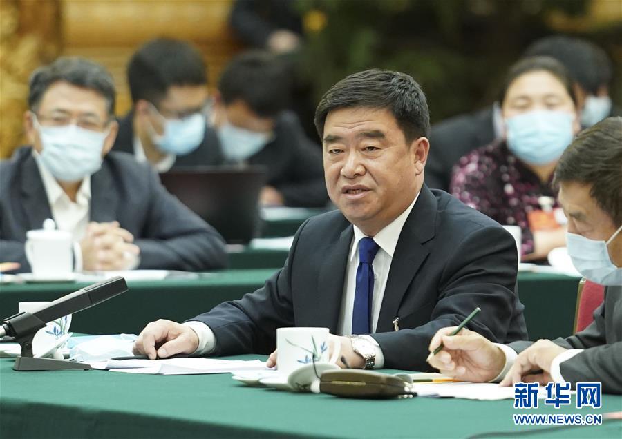 （新華全媒頭條·圖文互動）（6）從人民中汲取磅礴力量——習(xí)近平總書記同出席2020年全國兩會人大代表、政協(xié)委員共商國是紀(jì)實(shí)