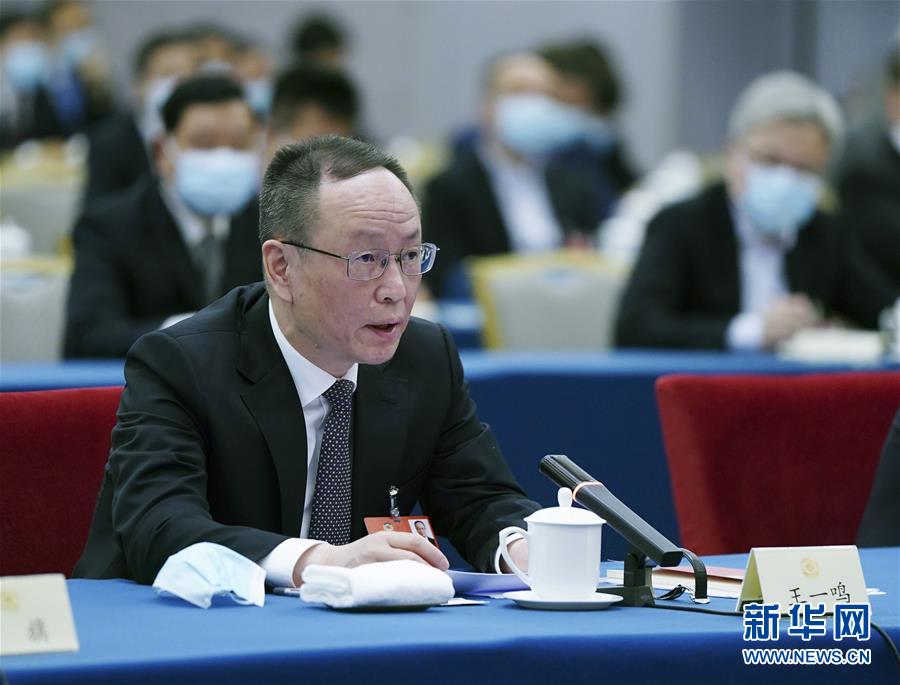 （新華全媒頭條·圖文互動）（7）從人民中汲取磅礴力量——習(xí)近平總書記同出席2020年全國兩會人大代表、政協(xié)委員共商國是紀(jì)實(shí)